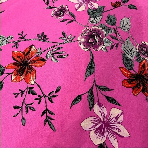 Socialite hot pink floral camisole with scalloped V Neck & adjustable straps XL - Picture 6 of 9